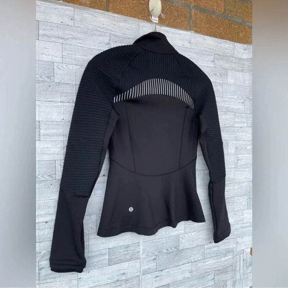 Lululemon Chill Going Strong Jacket size 4 - Picture 12 of 16